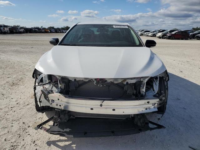 4T1T11AK4PU798579 - 2023 TOYOTA CAMRY SE NIGHT SHADE WHITE photo 5