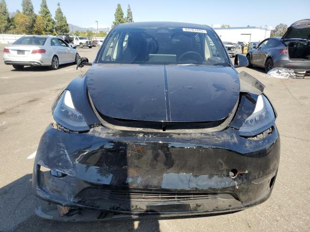 7SAYGDEE4PF907889 - 2023 TESLA MODEL Y Schwarz Foto 5