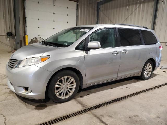 2013 TOYOTA SIENNA XLE, 