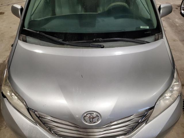 5TDYK3DCXDS294805 - 2013 TOYOTA SIENNA XLE ვერცხლისფერი ფოტო 12