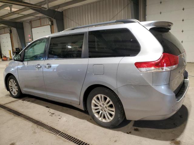 5TDYK3DCXDS294805 - 2013 TOYOTA SIENNA XLE ვერცხლისფერი ფოტო 2