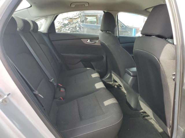 3KPF24AD6KE016114 - 2019 KIA FORTE FE Күміс фото 10