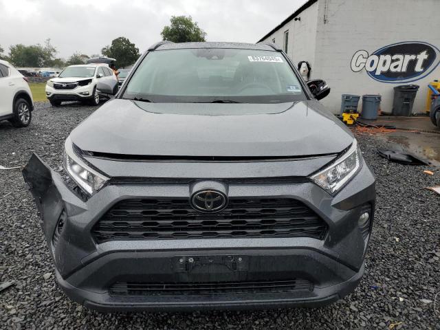 2T3P1RFV0KC027217 - 2019 TOYOTA RAV4 XLE ნაცრისფერი ფოტო 5