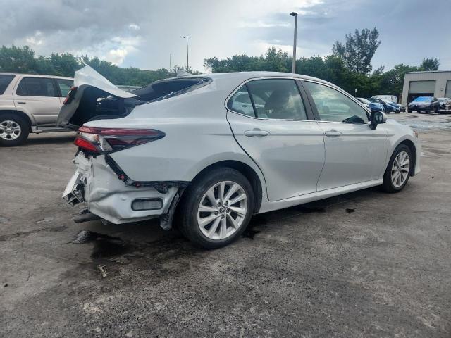 4T1C11AK5PU106927 - 2023 TOYOTA CAMRY LE WHITE photo 3