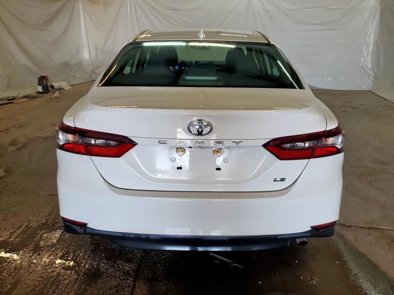 4T1C11AKXMU592016 - 2021 TOYOTA CAMRY LE 白色 照片 6