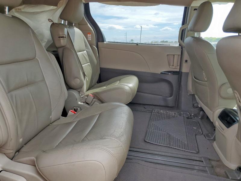 5TDYK3DC7FS643776 - 2015 TOYOTA SIENNA XLE 金色 照片 11