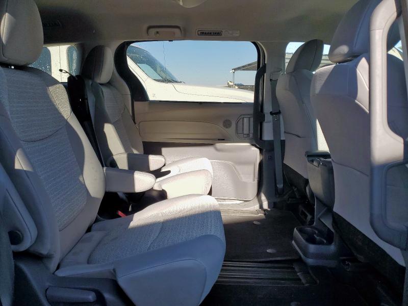 5TDKRKEC2MS035378 - 2021 TOYOTA SIENNA LE 白色 照片 11