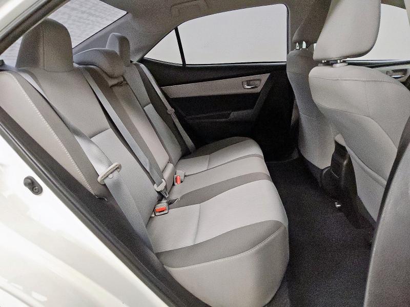 5YFBURHE4JP851422 - 2018 TOYOTA COROLLA L თეთრი ფოტო 10