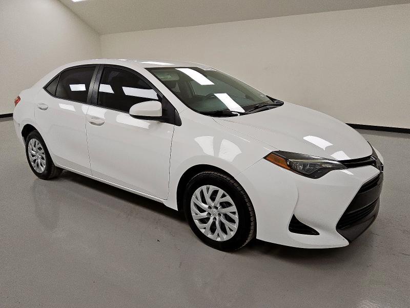 5YFBURHE4JP851422 - 2018 TOYOTA COROLLA L თეთრი ფოტო 4