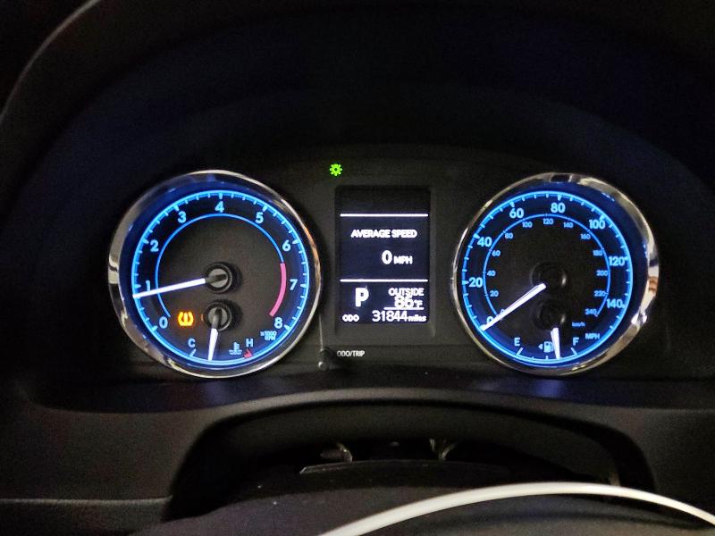 5YFBURHE4JP851422 - 2018 TOYOTA COROLLA L თეთრი ფოტო 9