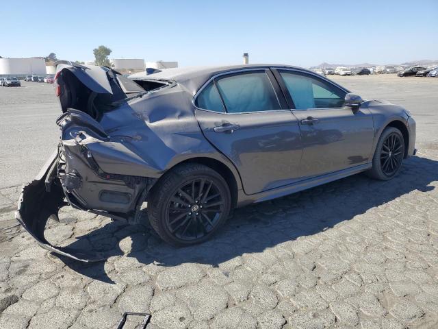 4T1K31AK6PU615026 - 2023 TOYOTA CAMRY XSE Silber Foto 3