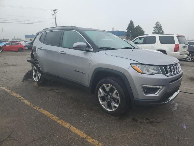 3C4NJDCB6JT403301 - 2018 JEEP COMPASS LIMITED SILVER photo 4