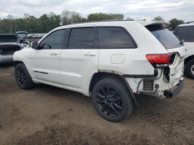 1C4RJFAG7JC167782 - 2018 JEEP GRAND CHER LAREDO WHITE photo 2