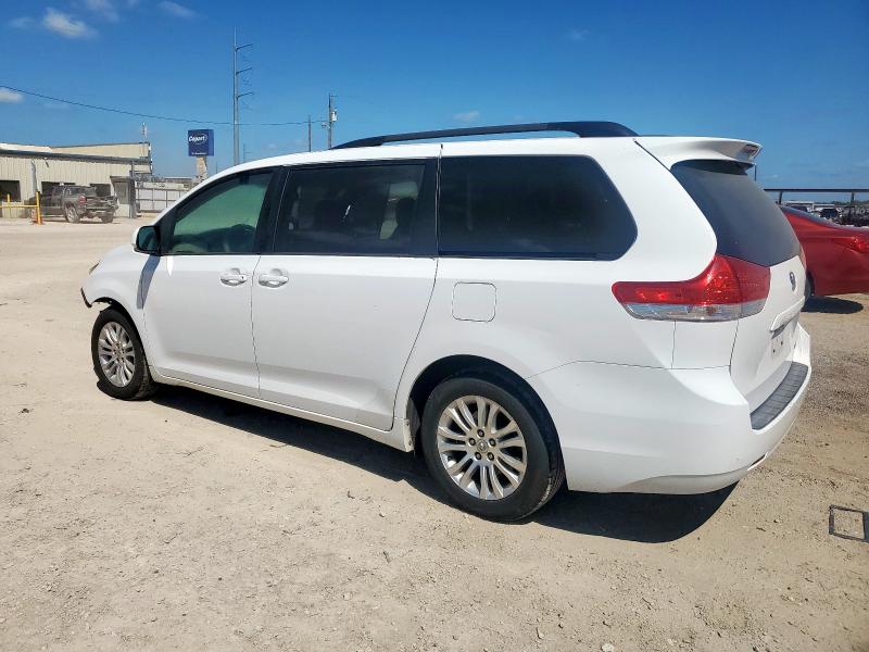 5TDYK3DC7CS236651 - 2012 TOYOTA SIENNA XLE WHITE photo 2