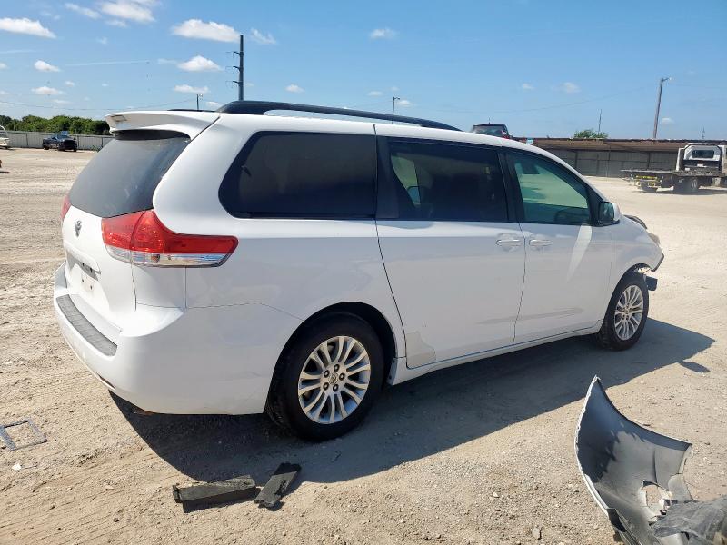 5TDYK3DC7CS236651 - 2012 TOYOTA SIENNA XLE WHITE photo 3