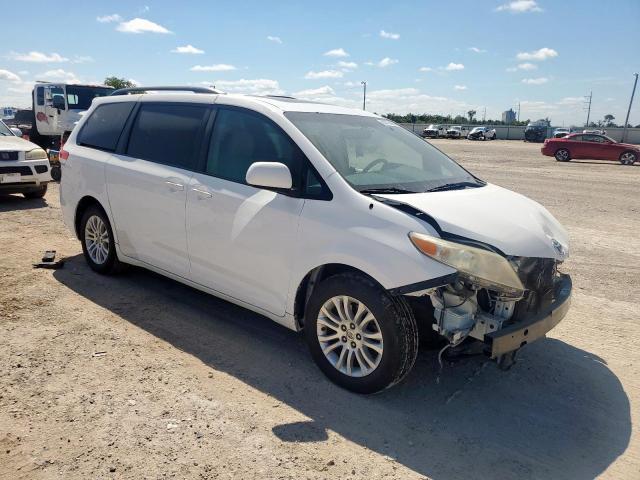 5TDYK3DC7CS236651 - 2012 TOYOTA SIENNA XLE WHITE photo 4