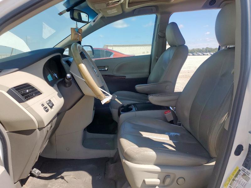 5TDYK3DC7CS236651 - 2012 TOYOTA SIENNA XLE WHITE photo 7