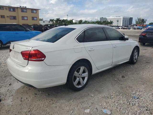 1VWBH7A35DC127329 - 2013 VOLKSWAGEN PASSAT SE Білий фото 3