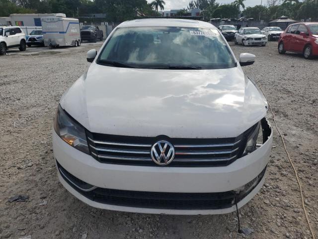 1VWBH7A35DC127329 - 2013 VOLKSWAGEN PASSAT SE Білий фото 5