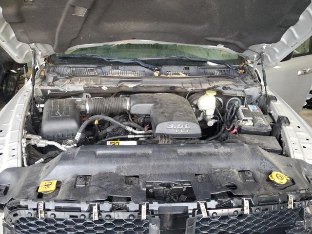 1C6RR7GG5JS106501 - 2018 RAM 1500 SLT Сріблястий фото 11