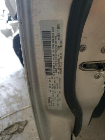 1C6RR7GG5JS106501 - 2018 RAM 1500 SLT Сріблястий фото 13