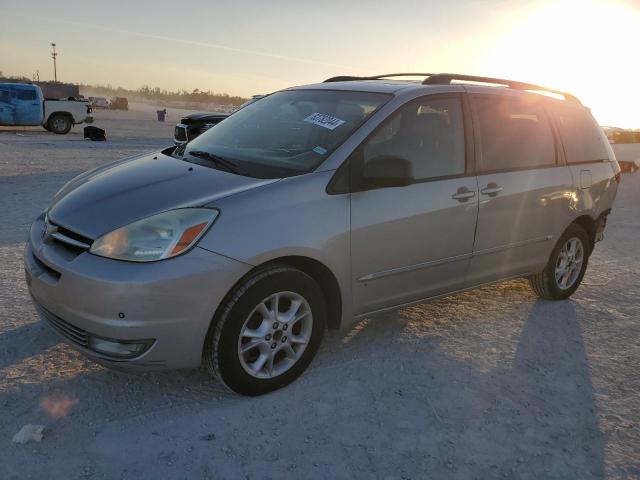 2004 TOYOTA SIENNA XLE, 