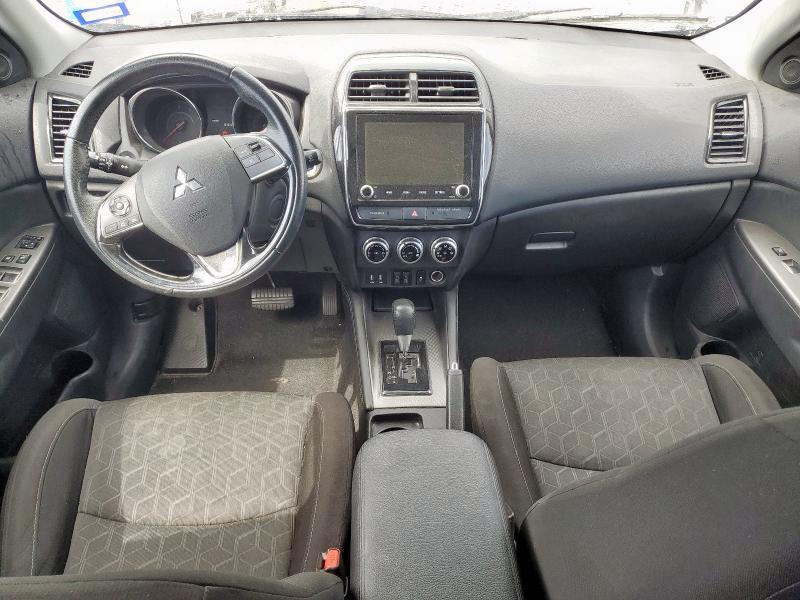 JA4APVAU9MU012039 - 2021 MITSUBISHI OUTLANDER SE 银色 照片 8