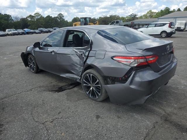 4T1B11HK1JU580804 - 2018 TOYOTA CAMRY L GRAY photo 2