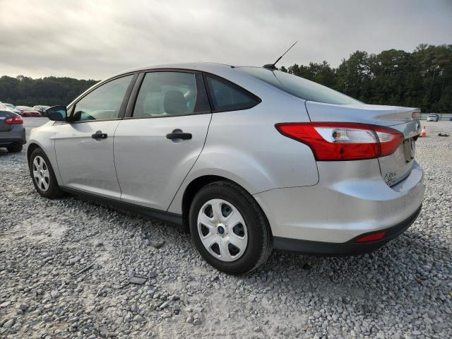 1FAHP3E28CL287574 - 2012 FORD FOCUS S SILVER photo 2