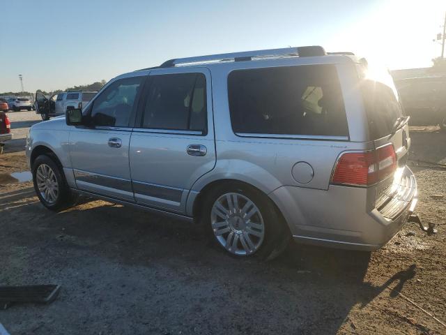 5LMJJ2H5XDEL07335 - 2013 LINCOLN NAVIGATOR SILVER photo 2