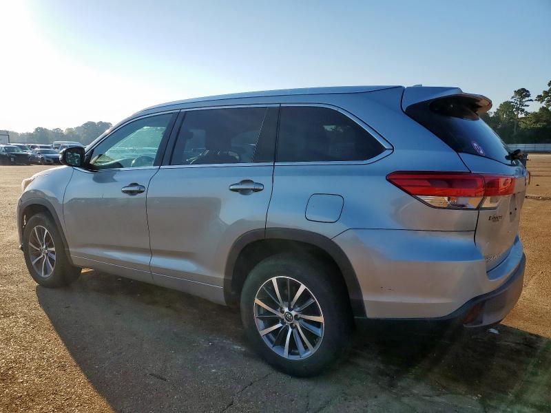 5TDKZRFH2JS548984 - 2018 TOYOTA HIGHLANDER SE 灰色 照片 2