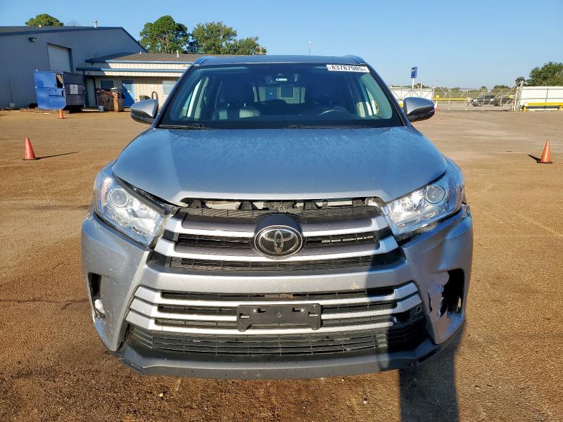 5TDKZRFH2JS548984 - 2018 TOYOTA HIGHLANDER SE 灰色 照片 5