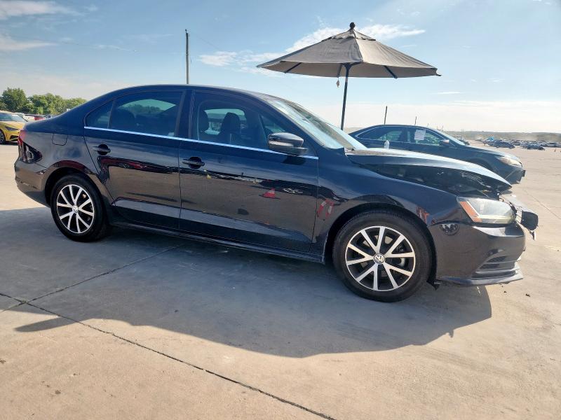 3VWDB7AJ6HM401988 - 2017 VOLKSWAGEN JETTA SE BLACK photo 4