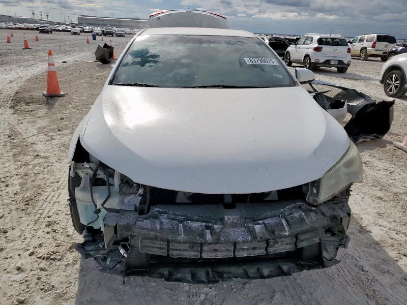 4T4BF1FK5GR555052 - 2016 TOYOTA CAMRY LE WHITE photo 5