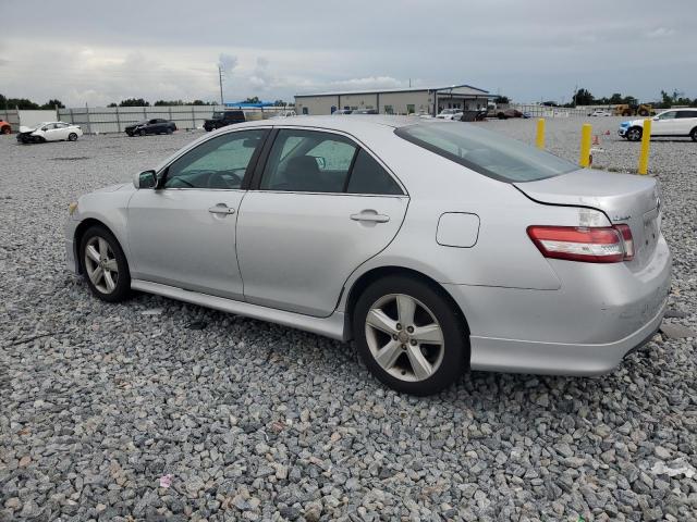 4T1BF3EK9AU102227 - 2010 TOYOTA CAMRY BASE ვერცხლისფერი ფოტო 2