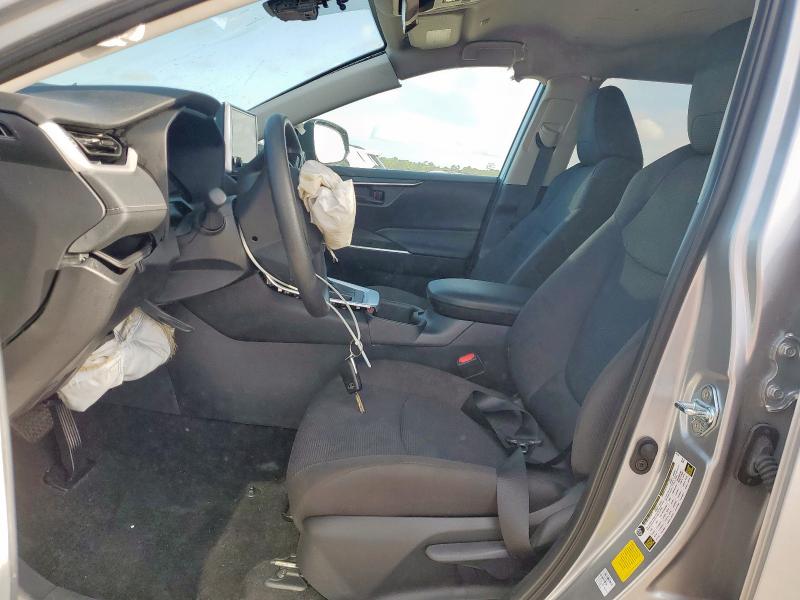 2T3H1RFVXSC325133 - 2025 TOYOTA RAV4 LE 银色 照片 7