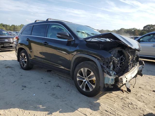 5TDJZRFHXHS374068 - 2017 TOYOTA HIGHLANDER SE BLACK photo 4
