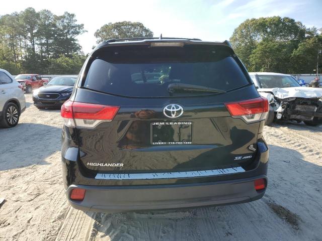 5TDJZRFHXHS374068 - 2017 TOYOTA HIGHLANDER SE BLACK photo 6