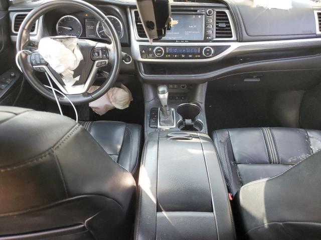 5TDJZRFHXHS374068 - 2017 TOYOTA HIGHLANDER SE BLACK photo 8