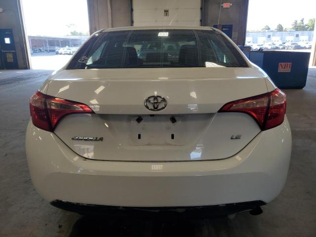 2T1BURHE5JC988918 - 2018 TOYOTA COROLLA L Білий фото 6