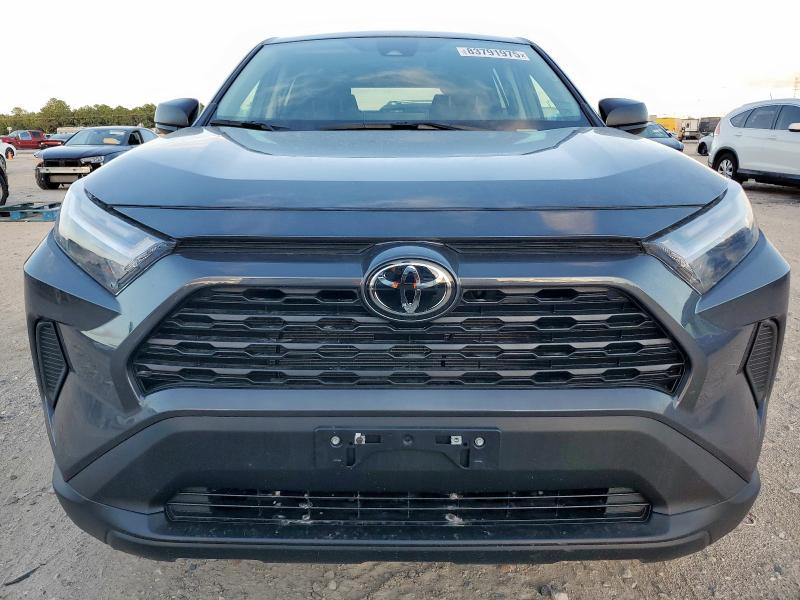 2T3F1RFV5SW527979 - 2025 TOYOTA RAV4 LE ნაცრისფერი ფოტო 5