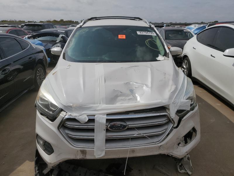 1FMCU9J91HUD60252 - 2017 FORD ESCAPE TITANIUM WHITE photo 5