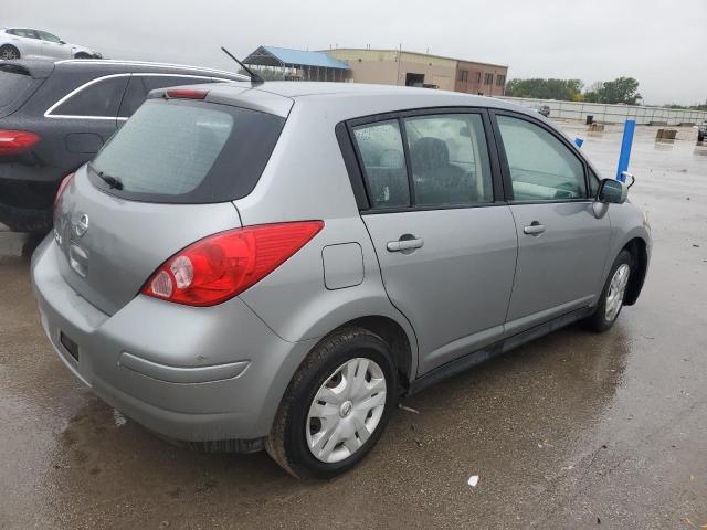 3N1BC1CP3BL391121 - 2011 NISSAN VERSA S ვერცხლისფერი ფოტო 3