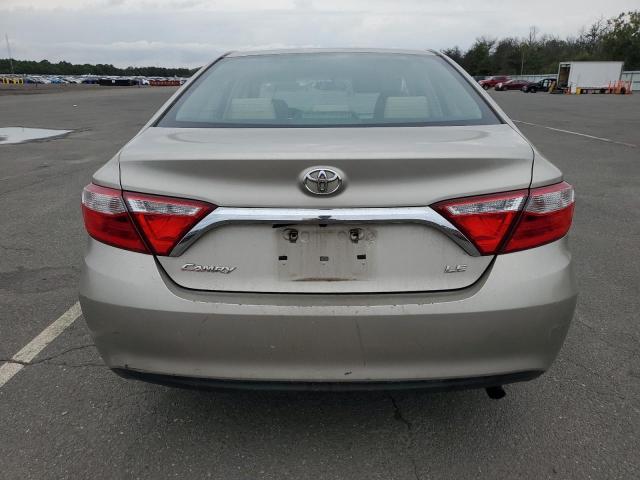 4T1BF1FK0HU767689 - 2017 TOYOTA CAMRY LE Արծաթագույն լուսանկար 6