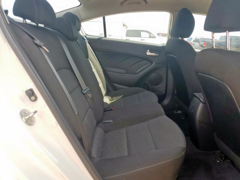 3KPFK4A76JE271435 - 2018 KIA FORTE LX Weiß Foto 10