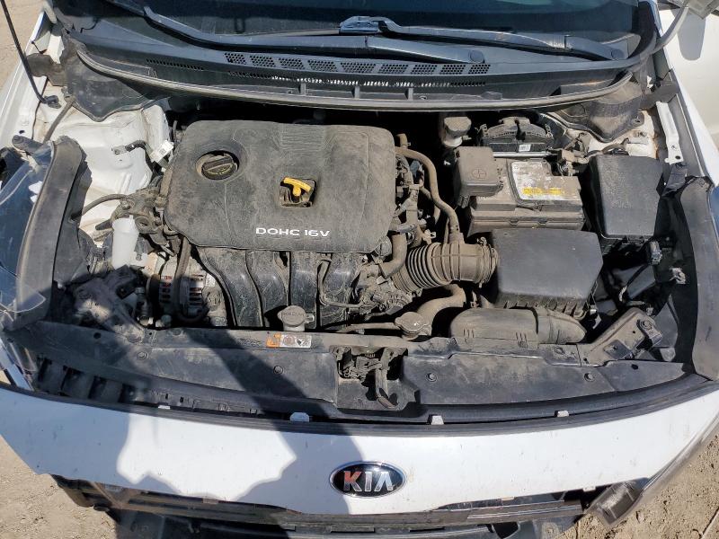 3KPFK4A76JE271435 - 2018 KIA FORTE LX Weiß Foto 11