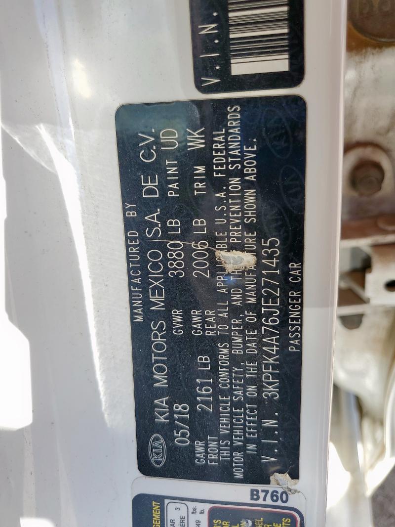 3KPFK4A76JE271435 - 2018 KIA FORTE LX Weiß Foto 12