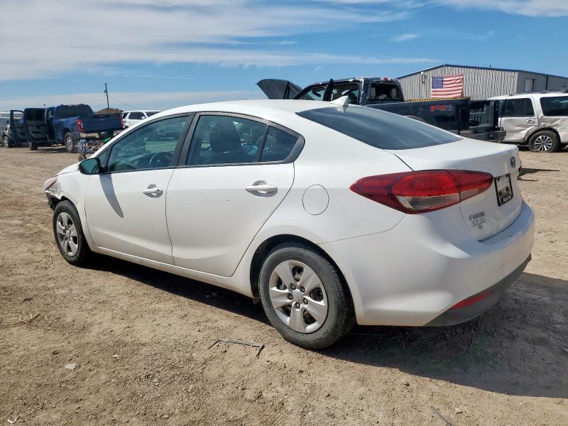 3KPFK4A76JE271435 - 2018 KIA FORTE LX Weiß Foto 2