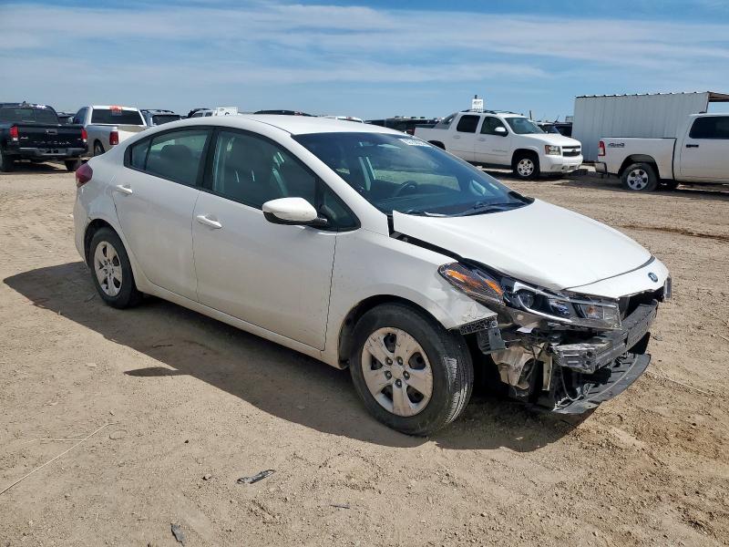 3KPFK4A76JE271435 - 2018 KIA FORTE LX Weiß Foto 4