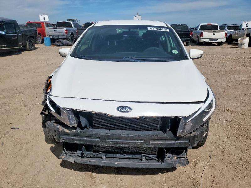 3KPFK4A76JE271435 - 2018 KIA FORTE LX Weiß Foto 5